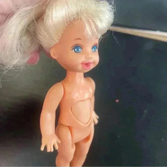 1996 Mattel Blonde Girl Doll Posable Squirts Water - Picture 6 of 6